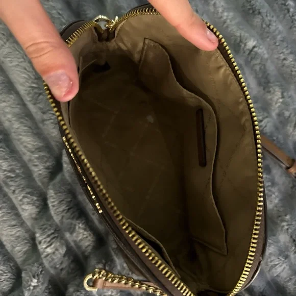 Micheal Kors Cross Body bag - Picture 2 of 4